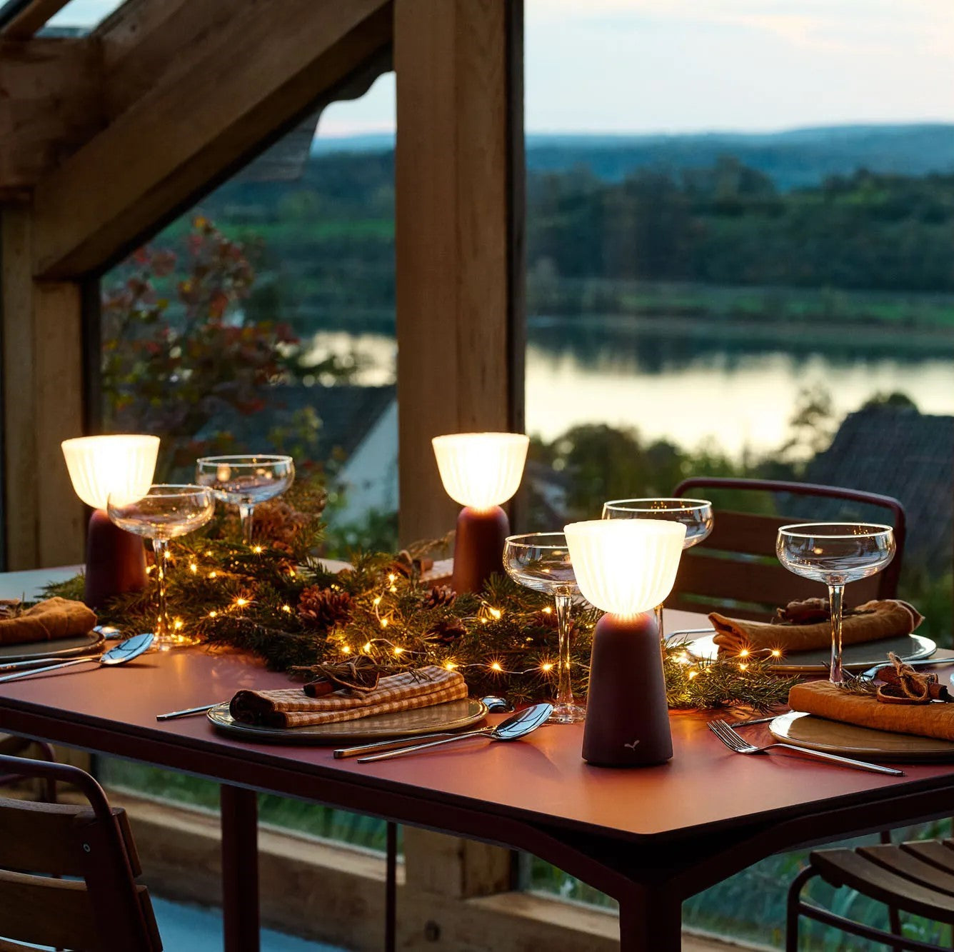 Fermob SWIING Tischleuchte 6er Set mit Komfort-Ladestation