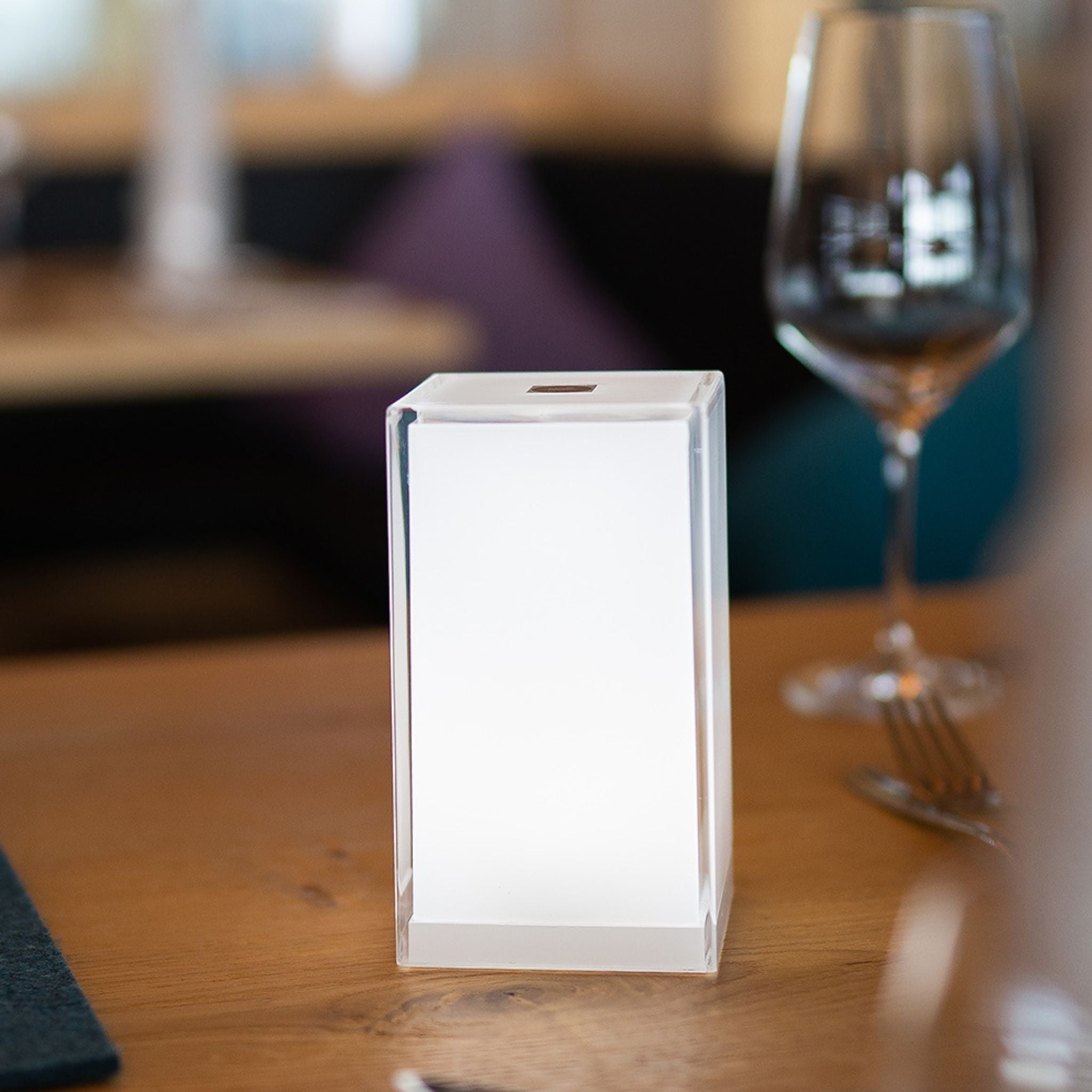 CUB kabellose Tischleuchte mit Farbwechsel von Smart and Green