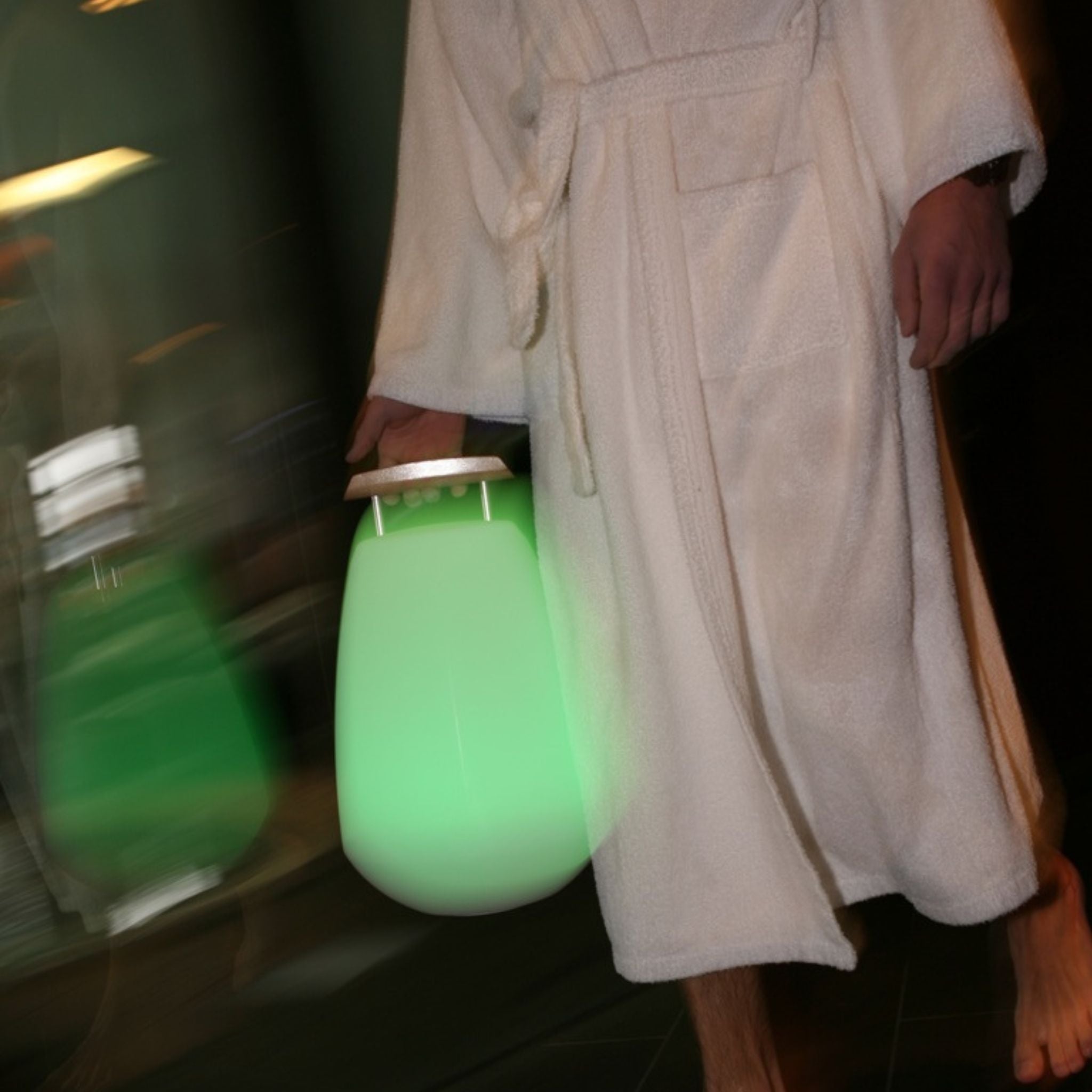 VESSEL1 kabellose LED Designleuchte mit Holzgriff von Smart and Green