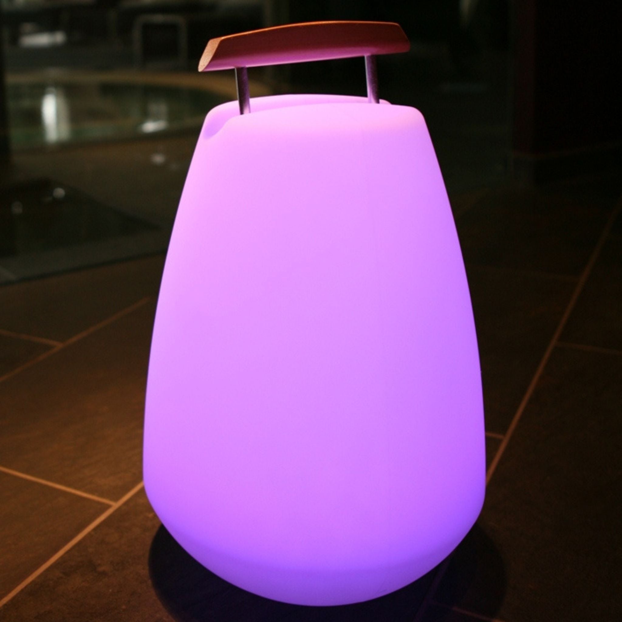 VESSEL1 kabellose LED Designleuchte mit Holzgriff von Smart and Green