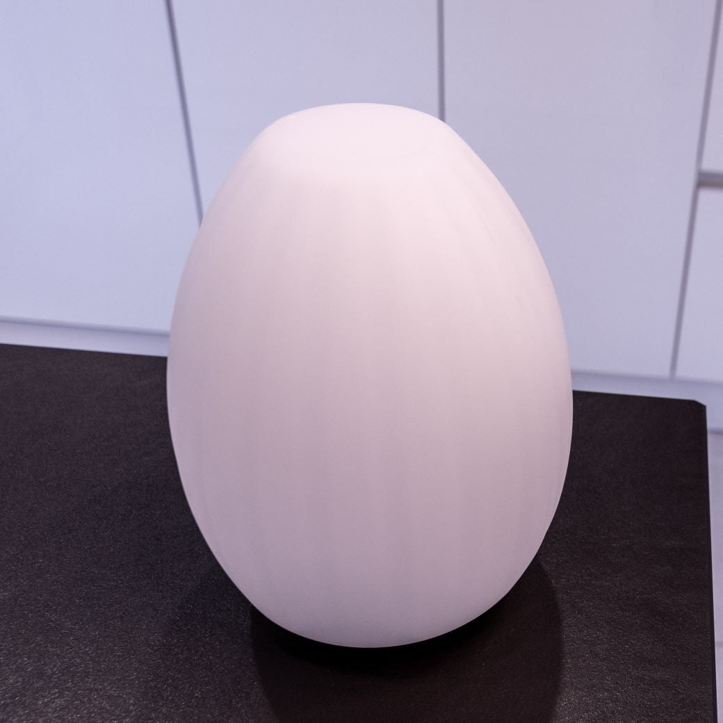 CRYSTAL kabellose Tischleuchte in Ei-Form mit Akku und Ladestation von Smart and Green